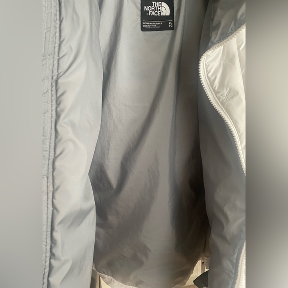 The North Face White Puffer Jacket 550 series - Picture 15 of 15